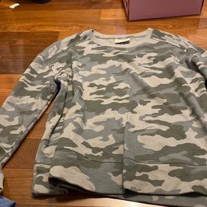 Universal thread camo sweatshirt
